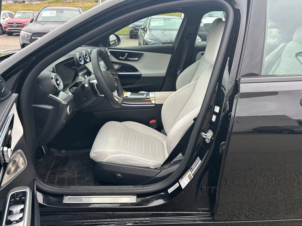 Used 2025 Mercedes-Benz C 300 4MATIC Sedan image 9