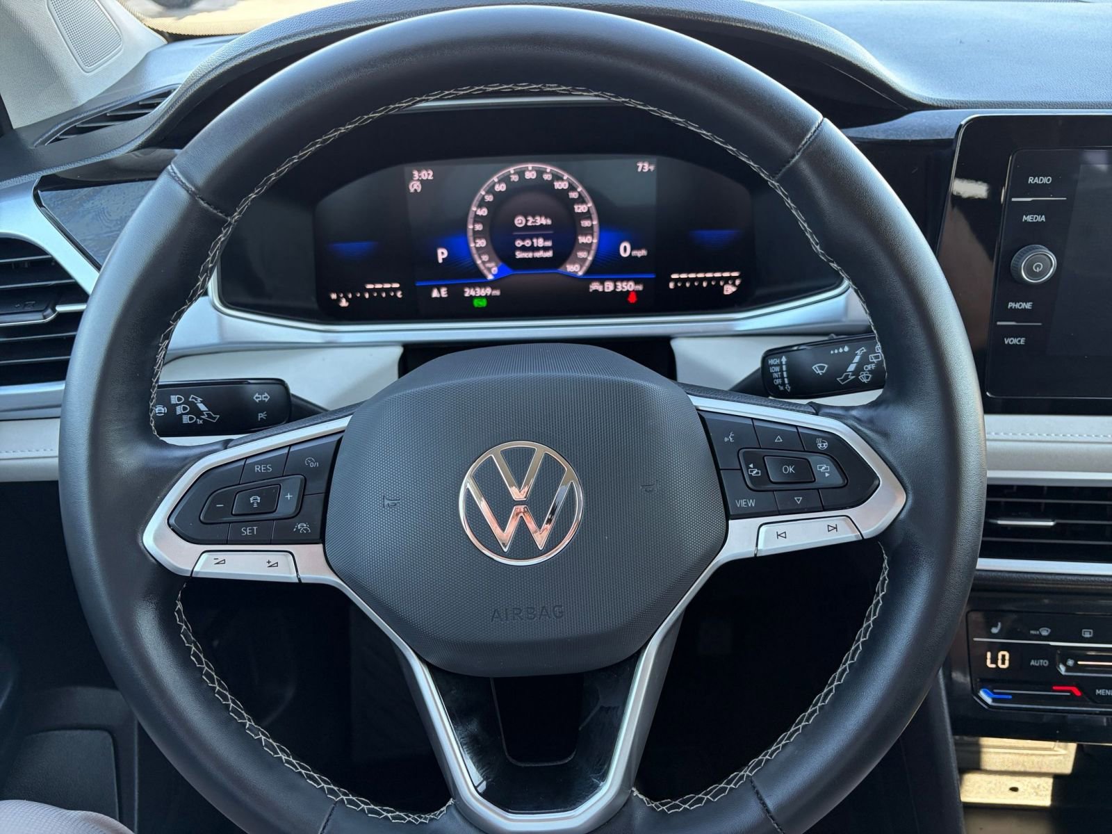 Used 2025 Volkswagen Taos SE image 29