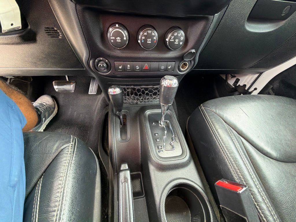 Used 2017 Jeep Wrangler Unlimited Rubicon AWD/4WD image 51