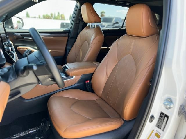 Used 2023 Toyota Highlander Platinum FWD image 13