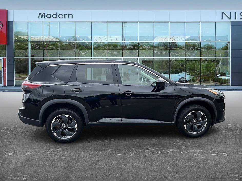 Certified 2024 Nissan Rogue SV AWD/4WD image 4
