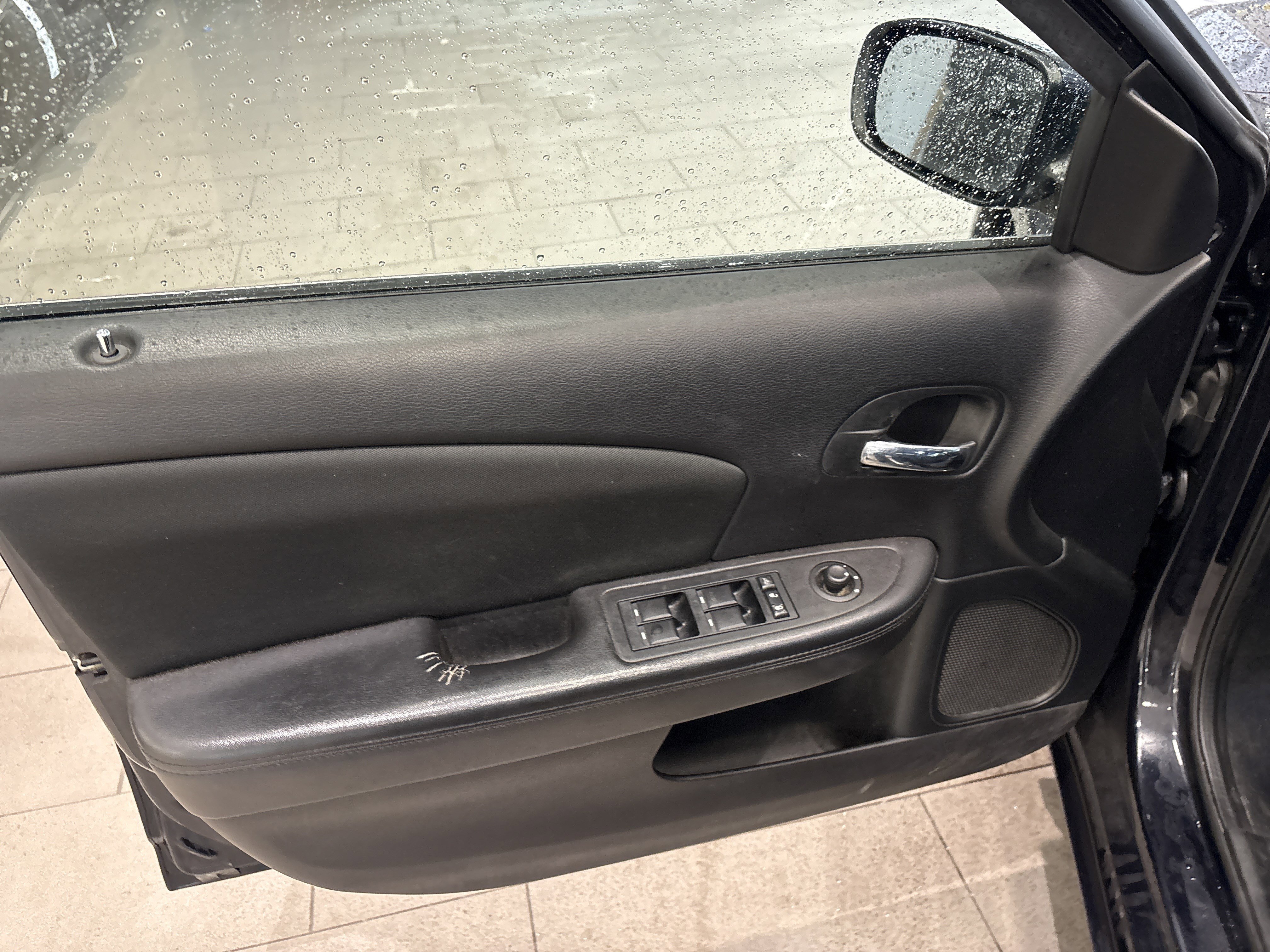 Used 2011 Chrysler 200 Touring w/ Cold Weather Group image 8