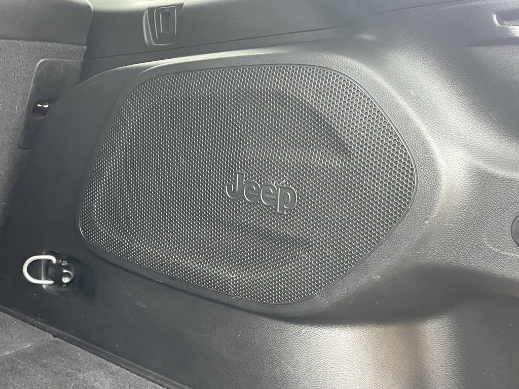 Used 2020 Jeep Cherokee Limited image 18