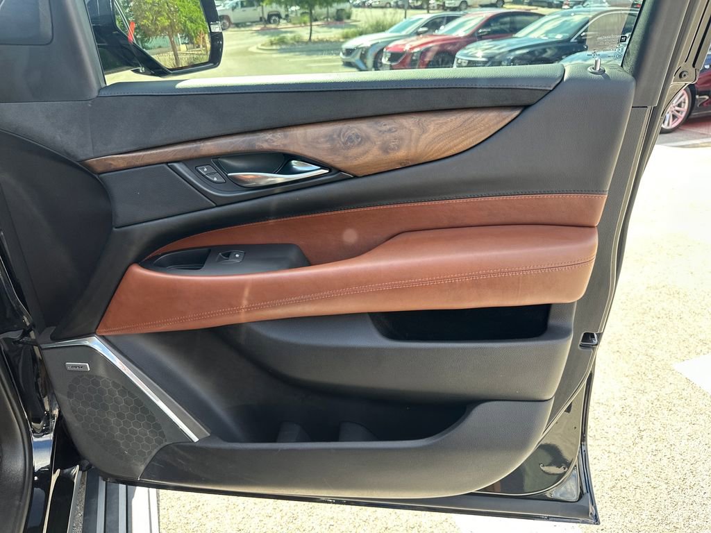 Used 2017 Cadillac Escalade Premium Luxury RWD image 41