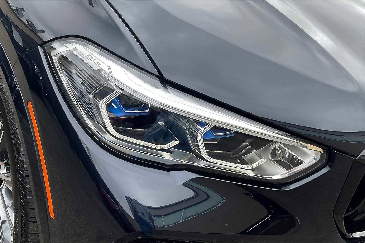 Used 2022 BMW X5 xDrive40i w/ M Sport Package image 32