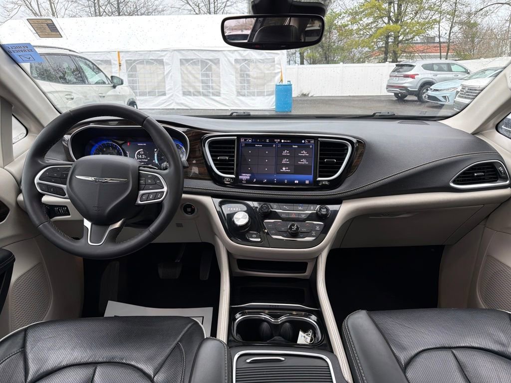 Used 2023 Chrysler Pacifica Limited FWD image 21