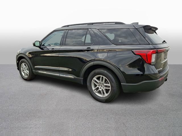 Used 2025 Ford Explorer Active AWD/4WD image 6