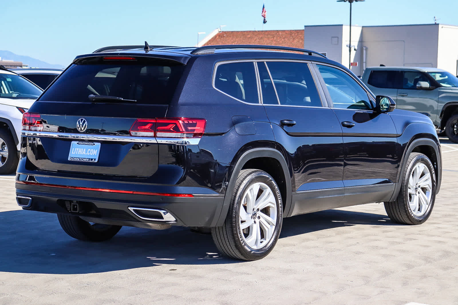 Used 2022 Volkswagen Atlas SE w/ Panoramic Sunroof Package image 4