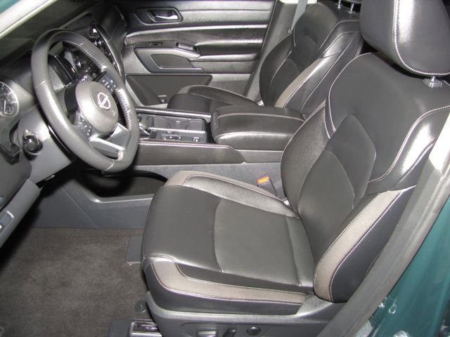 Used 2023 Nissan Pathfinder SL FWD image 9