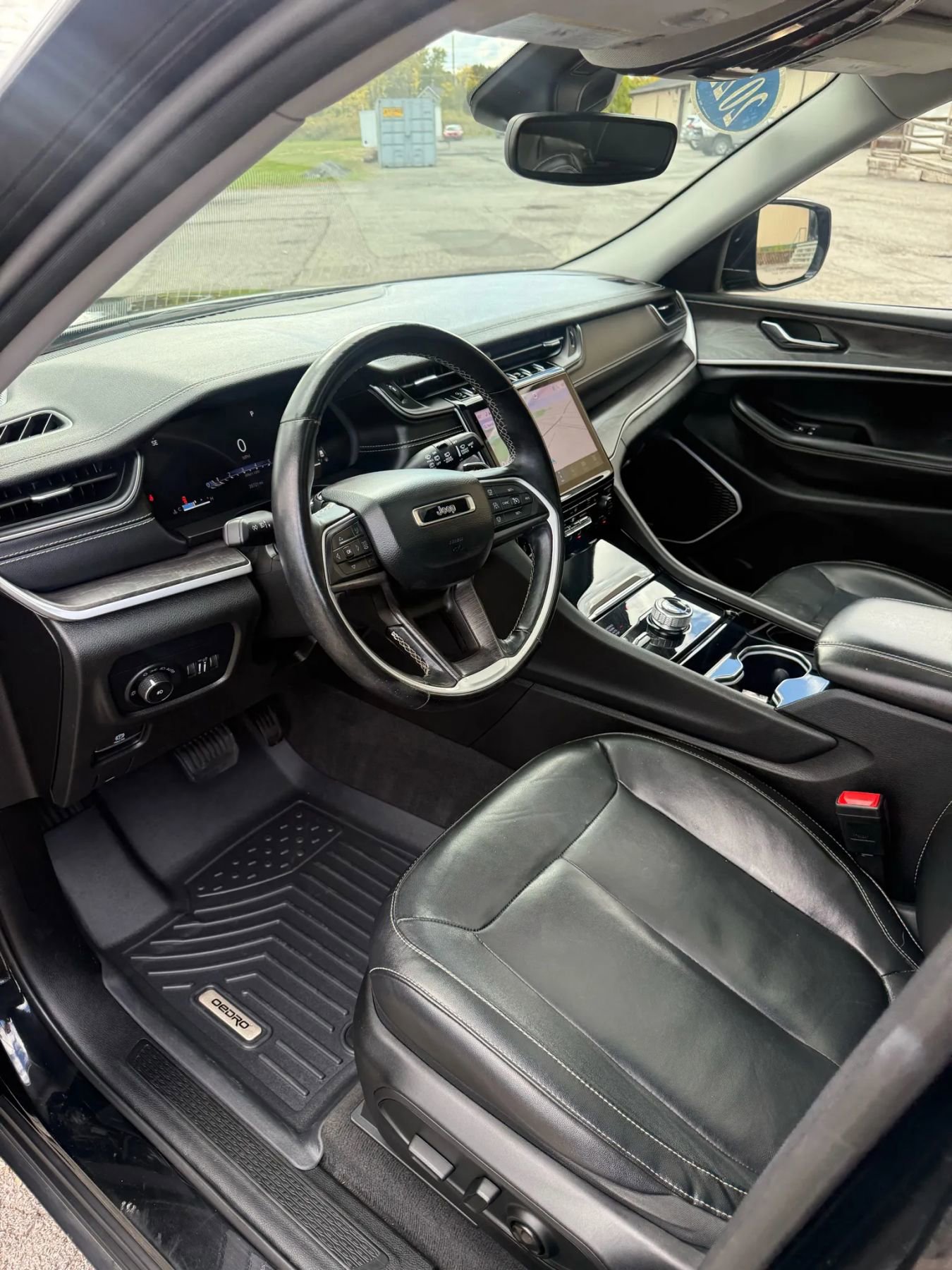 Used 2022 Jeep Grand Cherokee L Limited w/ Black Appearance Package image 19