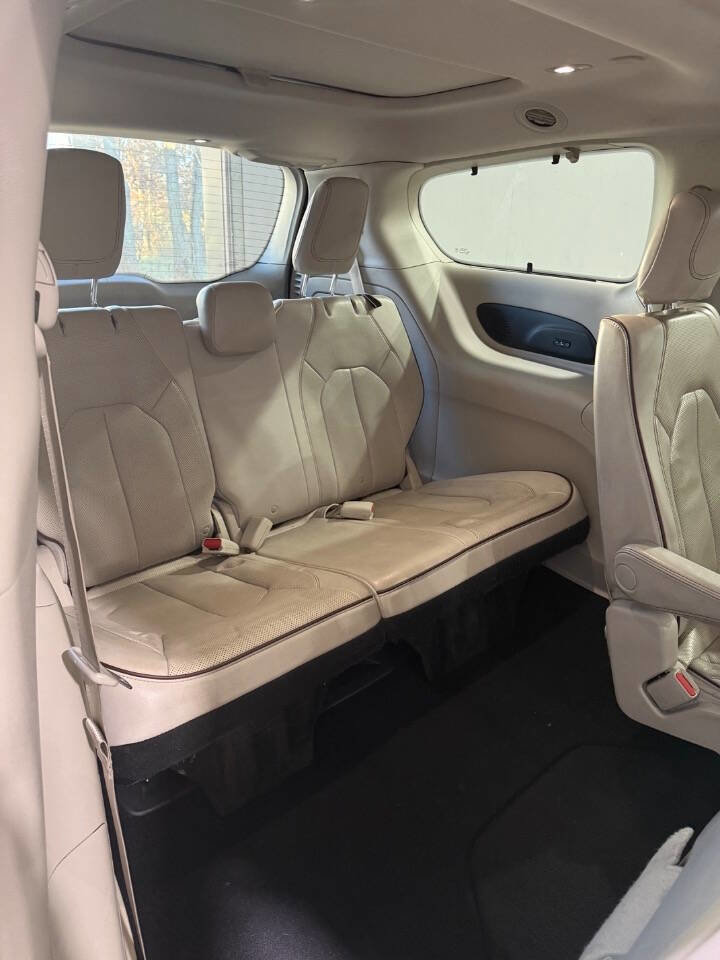 Used 2020 Chrysler Pacifica Limited image 13