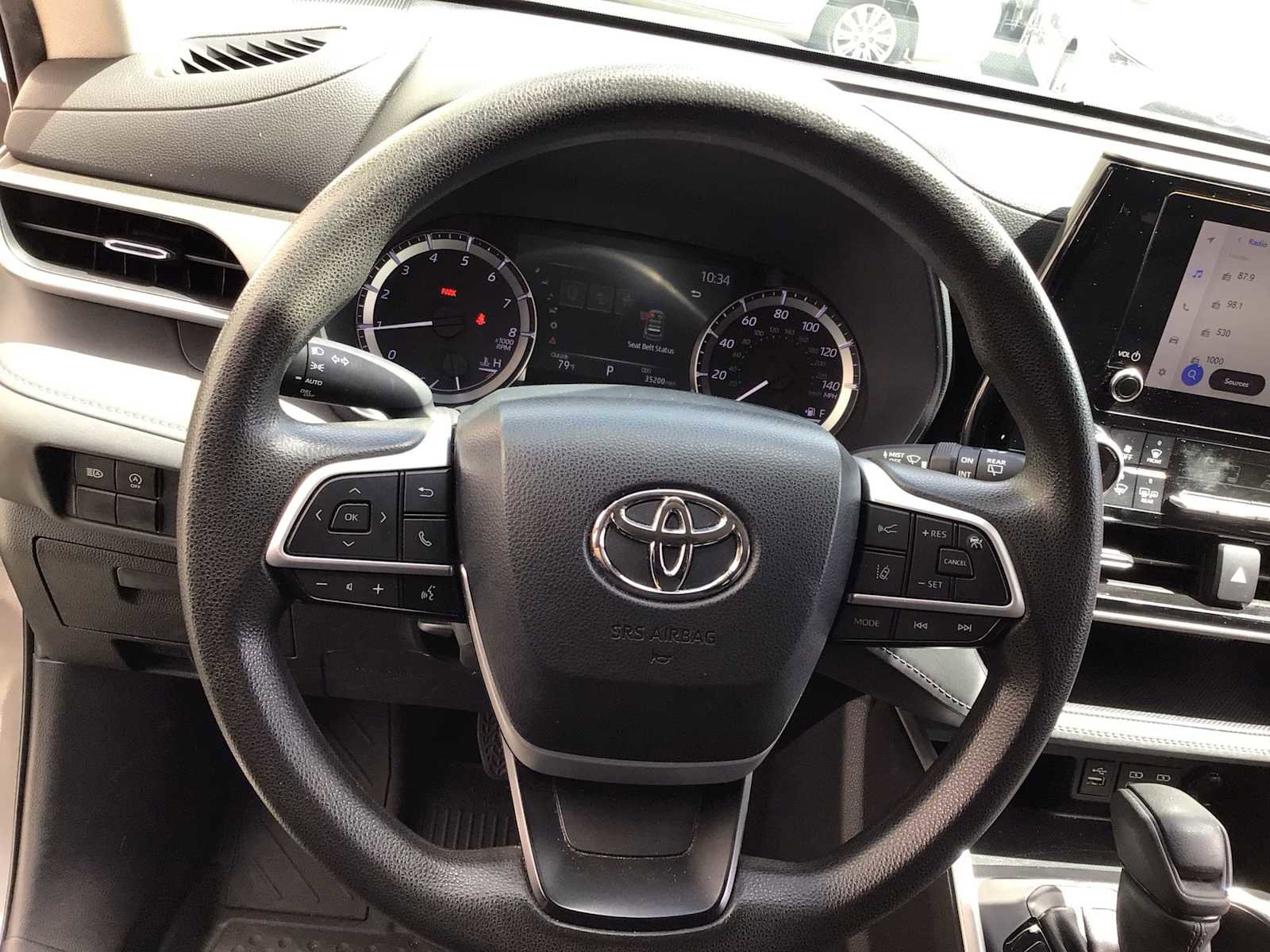 Used 2023 Toyota Highlander L FWD image 15