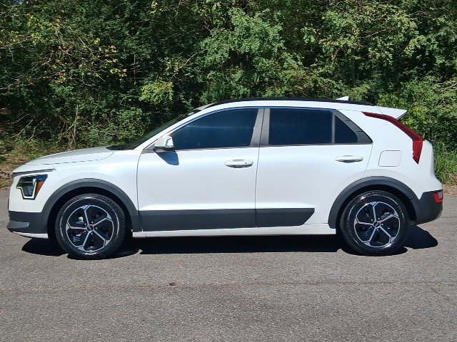 Used 2023 Kia Niro EX FWD image 2