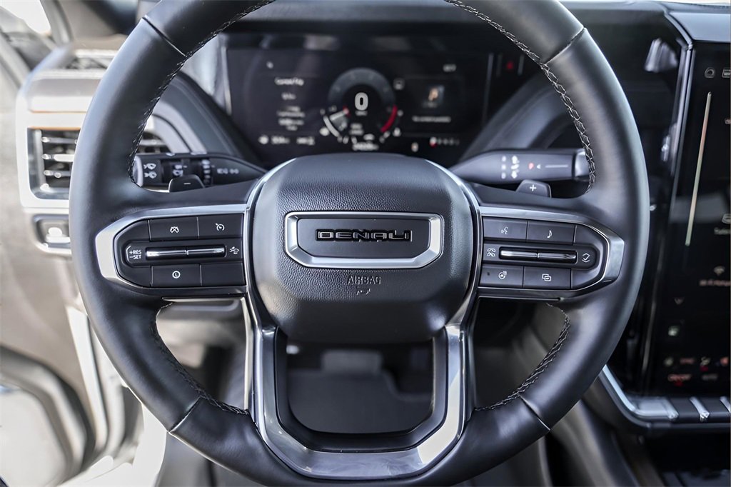 Used 2025 GMC Yukon XL Denali image 12