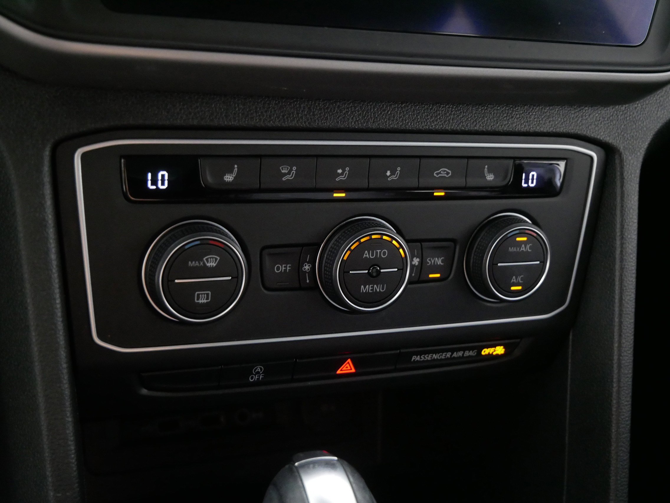 Certified 2020 Volkswagen Atlas Cross Sport SE image 23