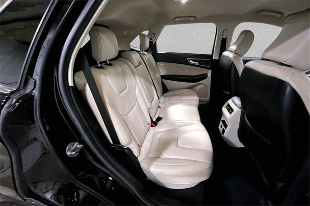 Used 2022 Ford Edge Titanium image 16