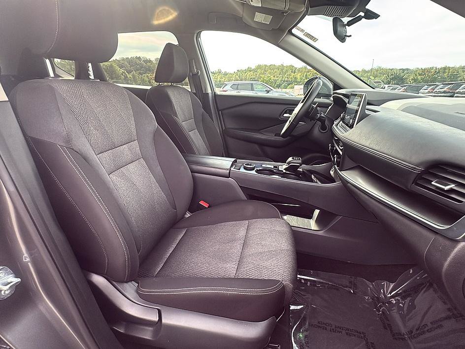 Certified 2025 Nissan Rogue SV AWD/4WD image 26