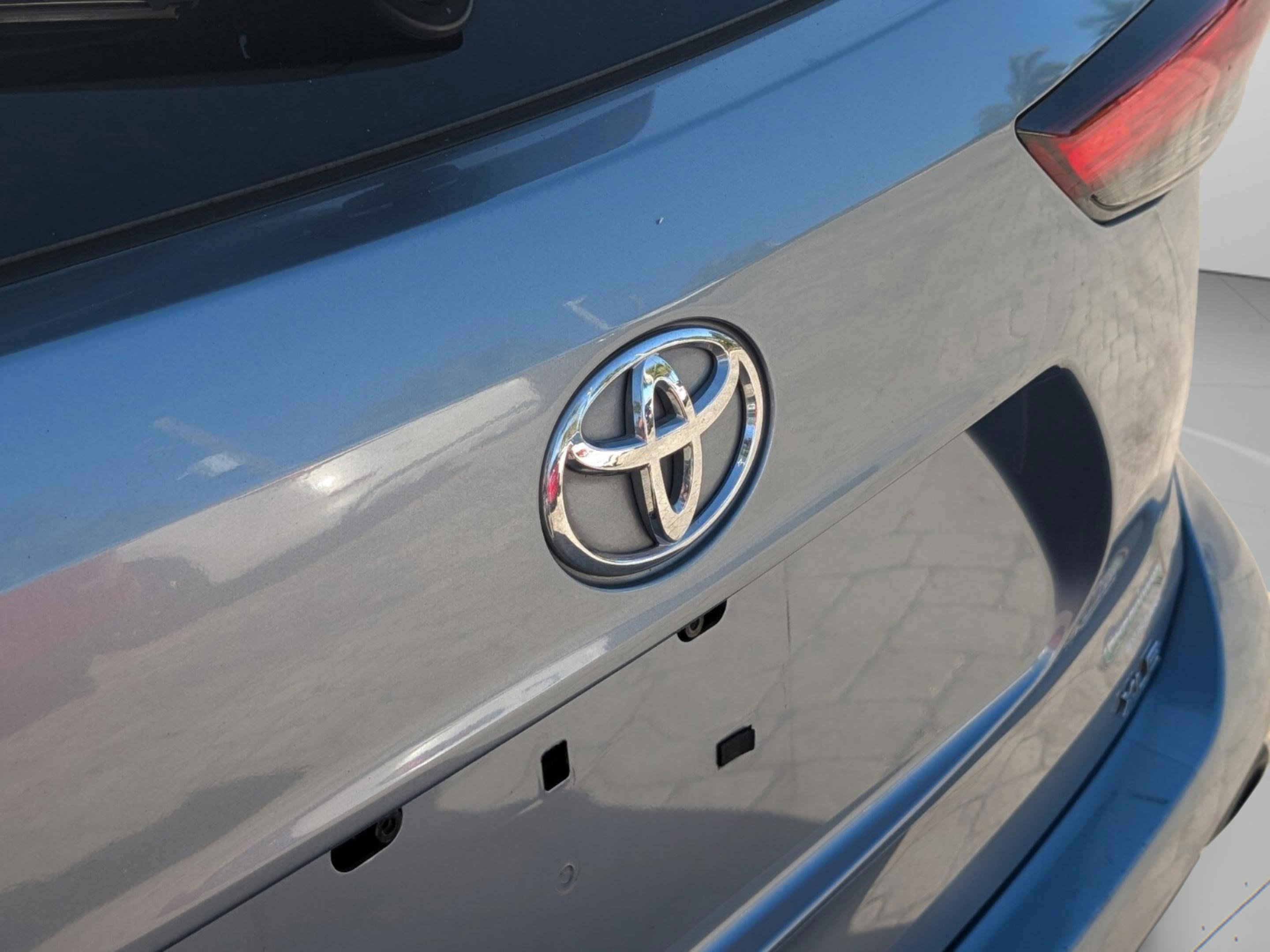 Used 2021 Toyota Highlander XLE FWD image 21