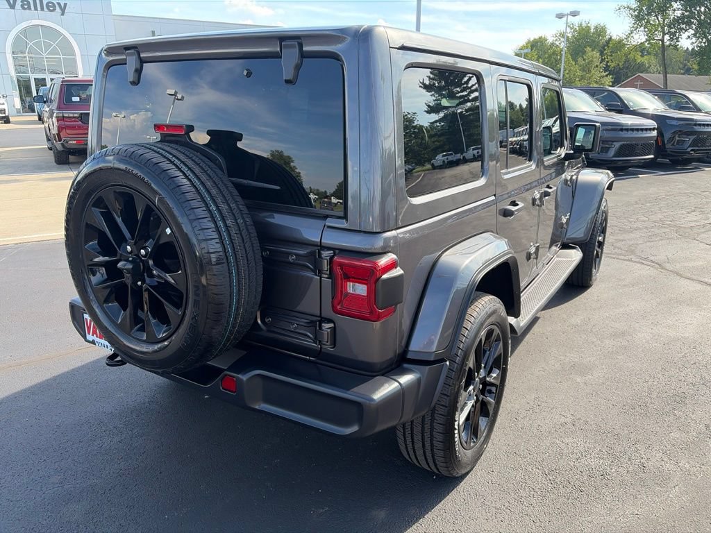 Used 2025 Jeep Wrangler Unlimited Sahara AWD/4WD image 7