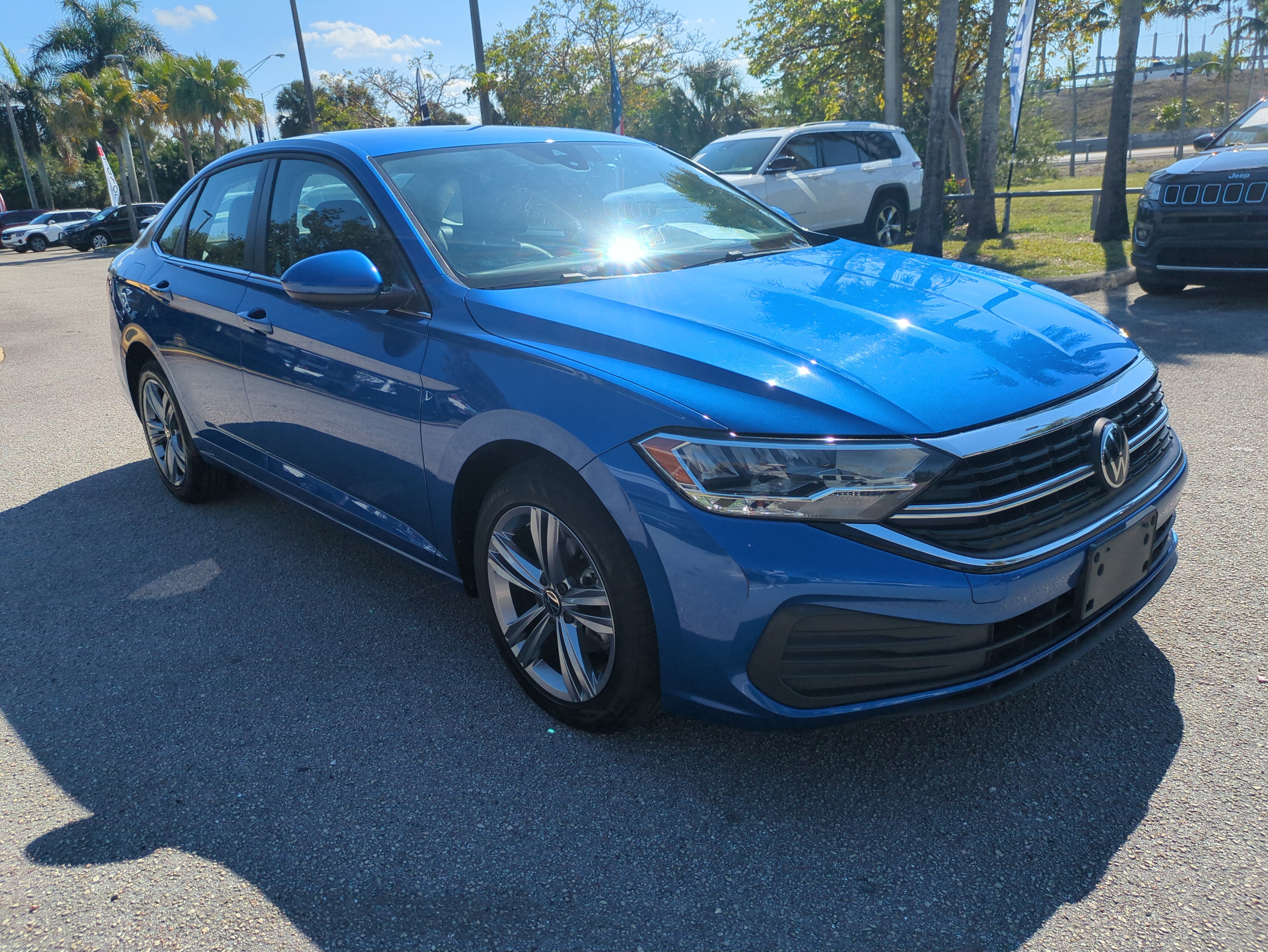 Used 2024 Volkswagen Jetta SE image 2