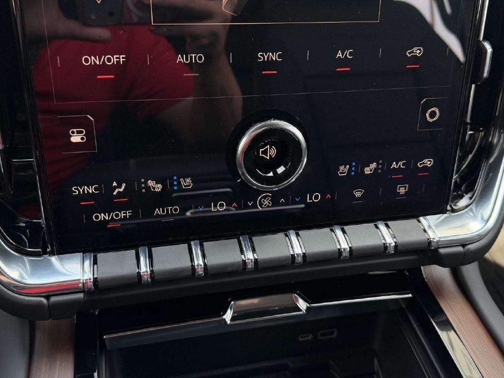 New 2027 GMC Yukon Denali w/ Denali Reserve Package AWD/4WD image 17