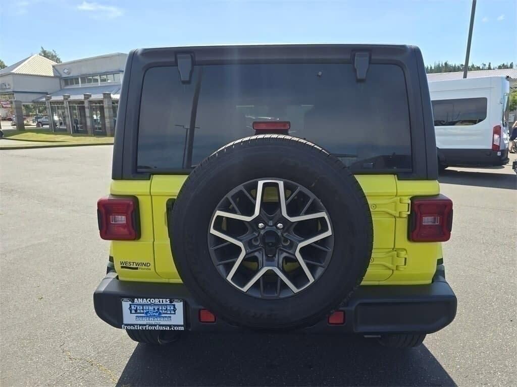 Used 2024 Jeep Wrangler Sahara image 5