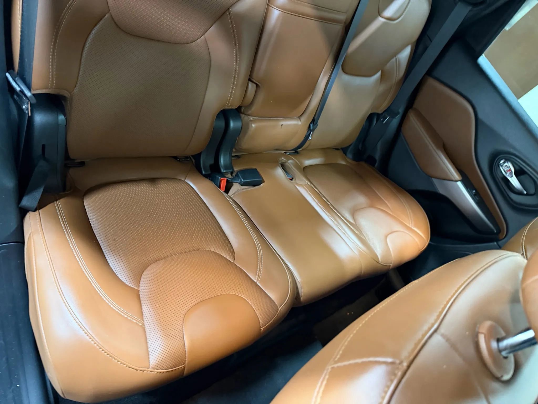 Used 2019 Jeep Cherokee Overland w/ Technology Group image 38