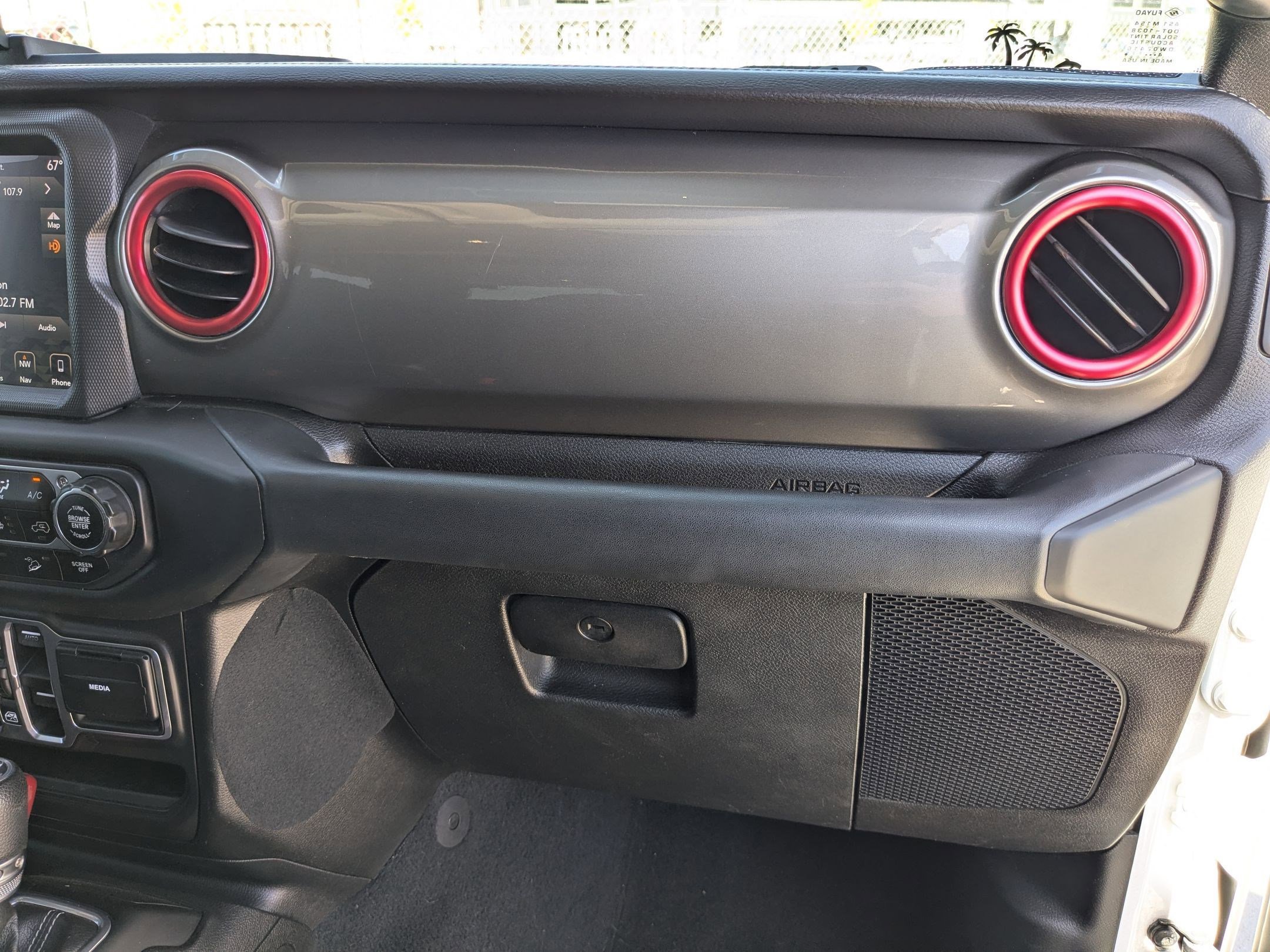 Used 2018 Jeep Wrangler Unlimited Sahara w/ Uconnect 4C Nav & Sound Group image 29