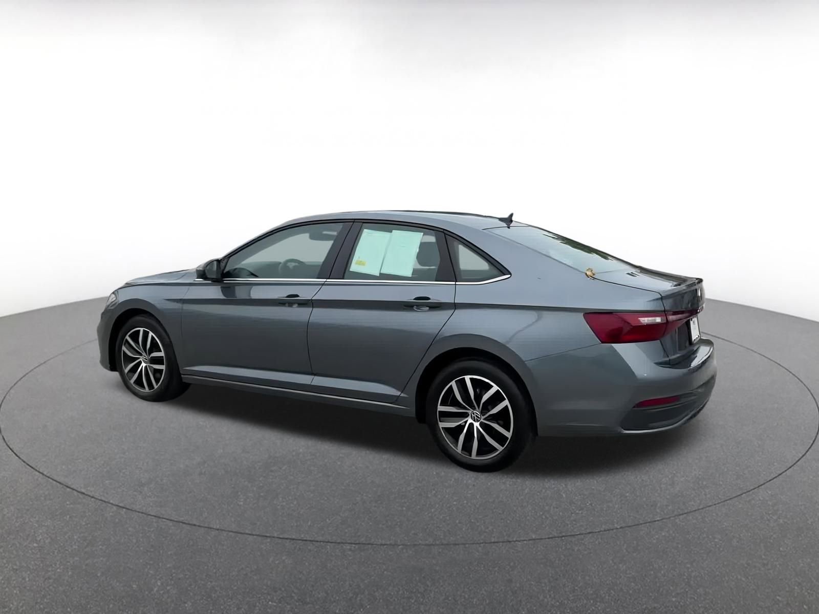 Used 2025 Volkswagen Jetta SE image 10