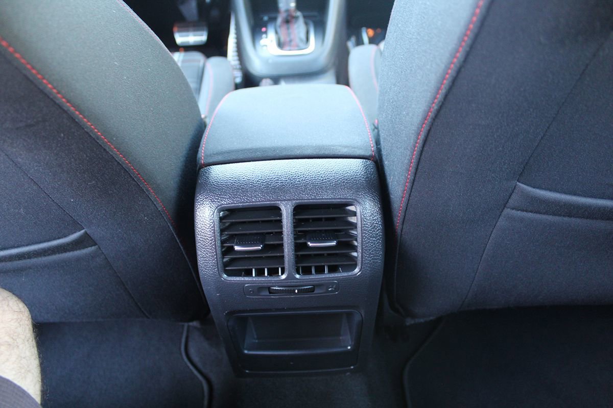 Used 2012 Volkswagen Golf 4-Door FWD image 25