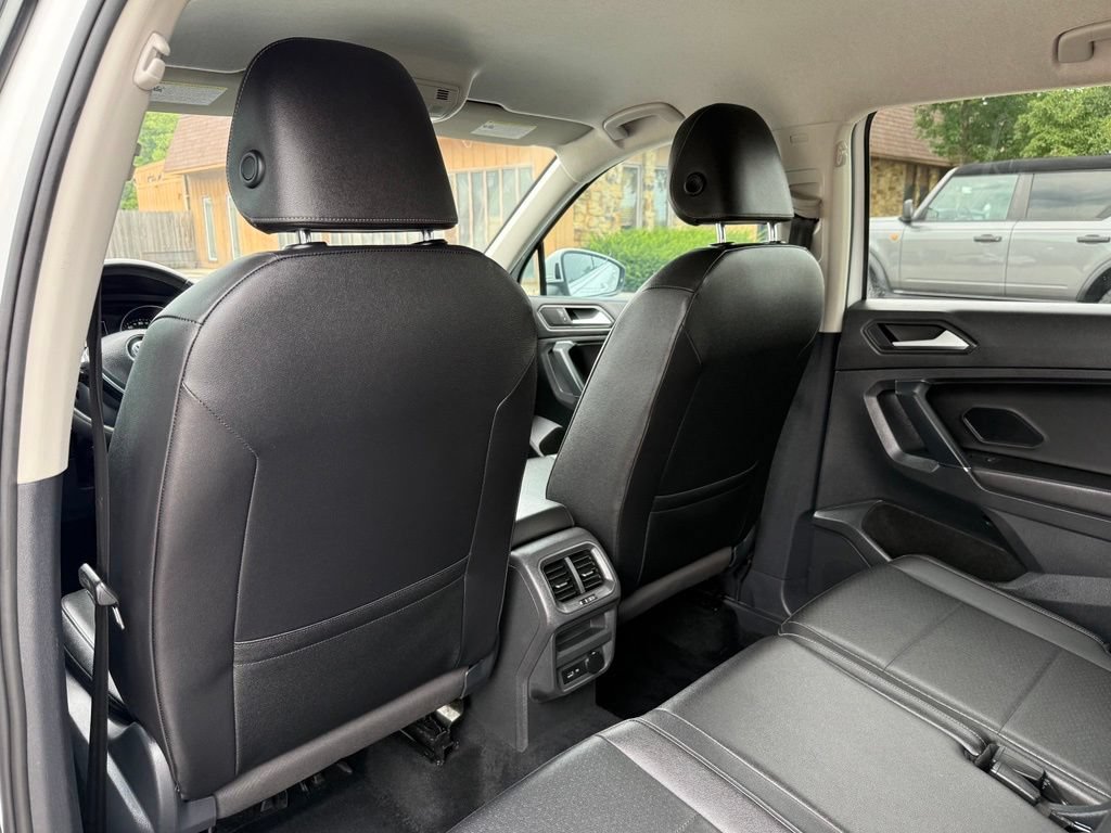 Used 2020 Volkswagen Tiguan SE FWD image 17