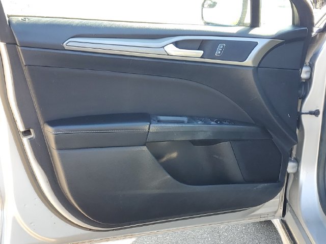 Used 2018 Ford Fusion SE FWD image 8