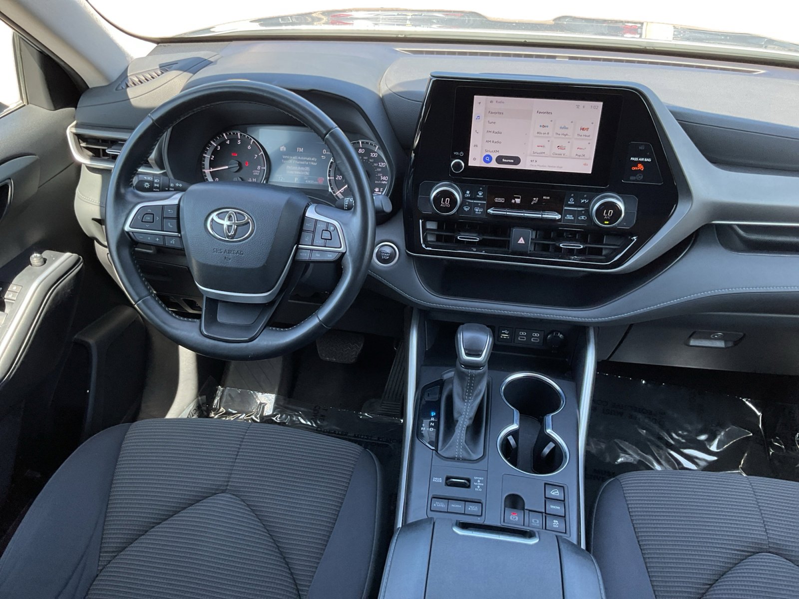 Used 2024 Toyota Highlander LE image 15