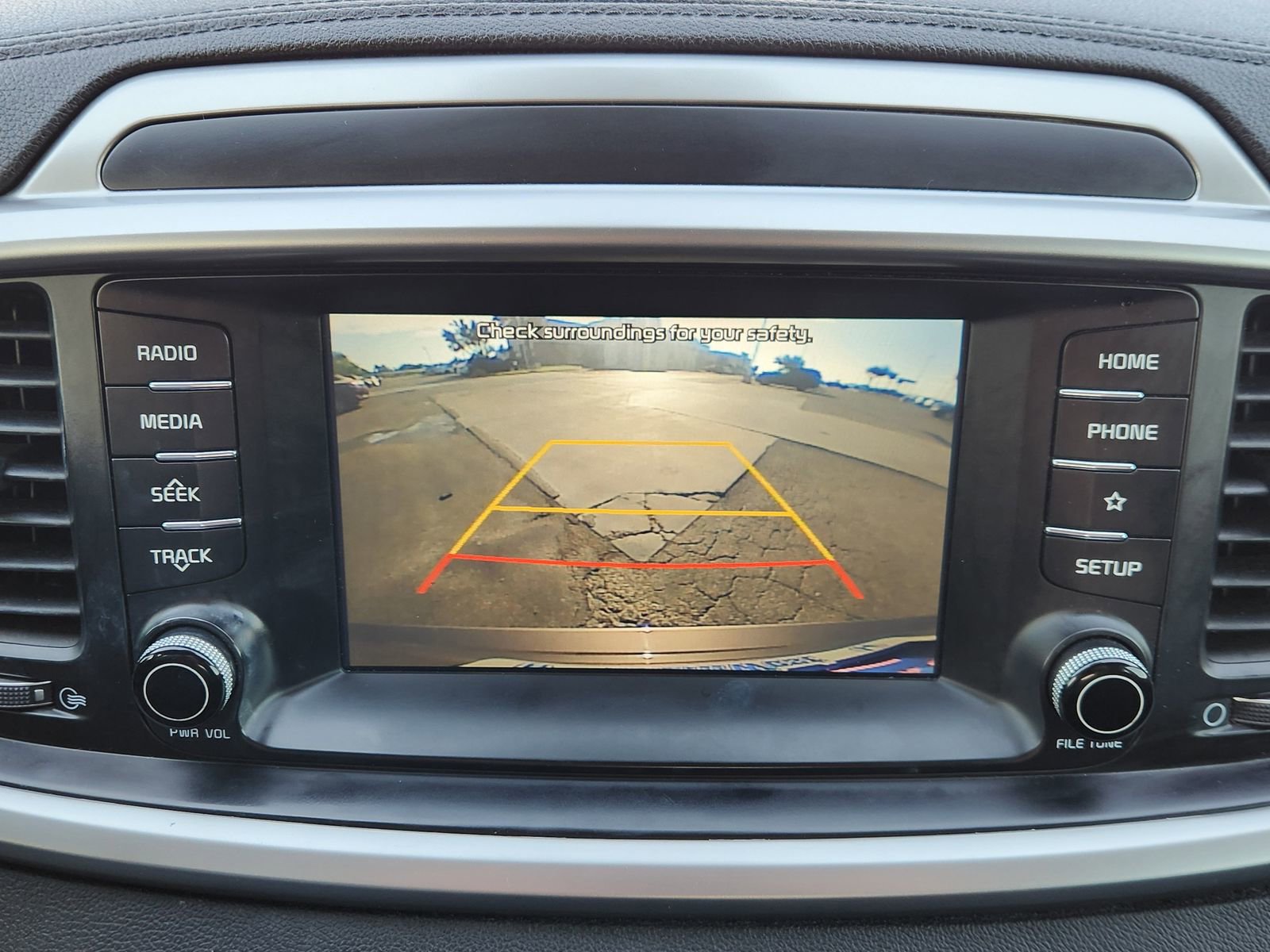 Used 2019 Kia Sorento LX image 21