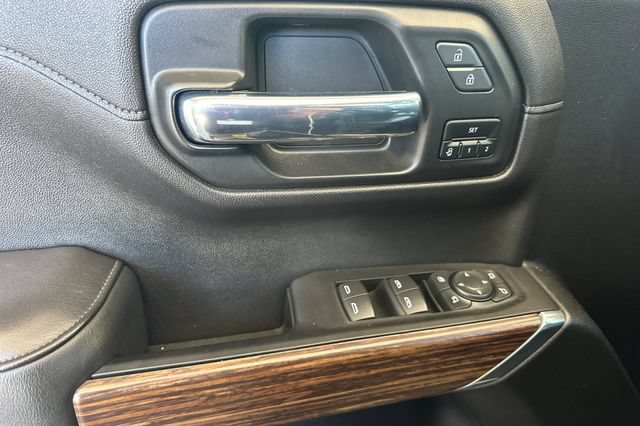 Used 2020 Chevrolet Silverado 1500 High Country w/ Technology Package AWD/4WD image 11