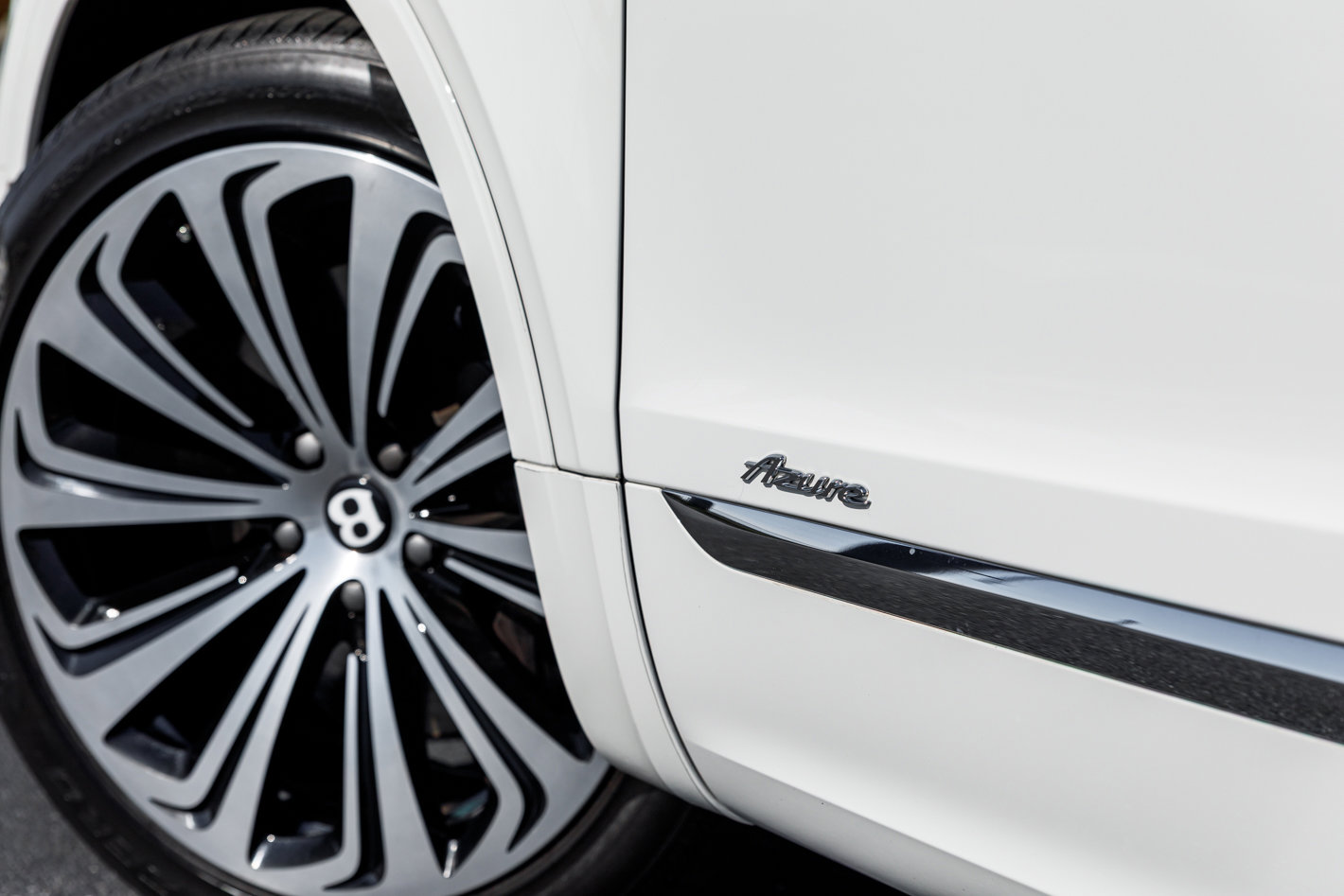 Used 2023 Bentley Bentayga AWD/4WD image 15