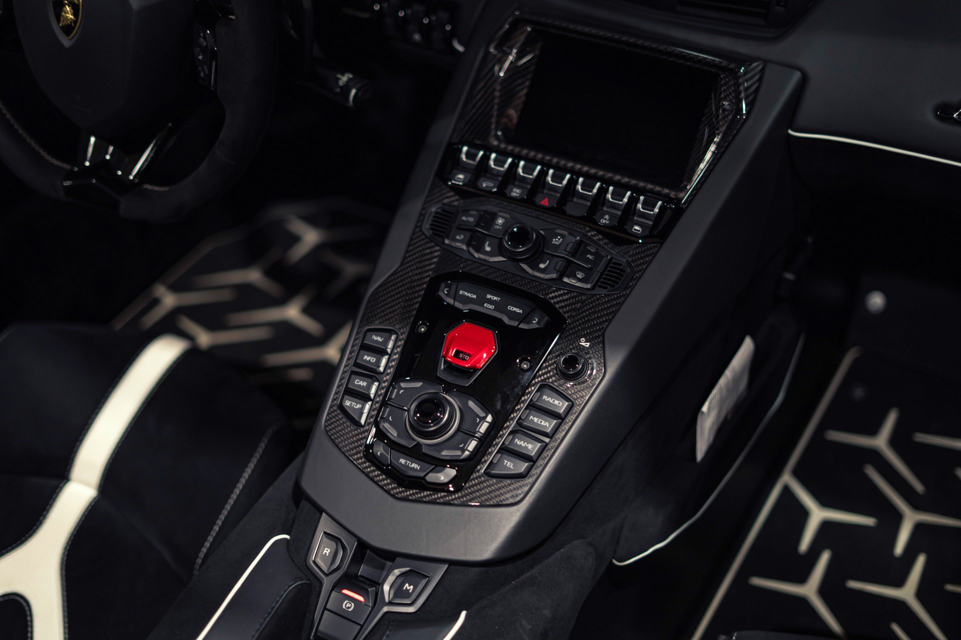Used 2020 Lamborghini Aventador SVJ AWD/4WD image 16