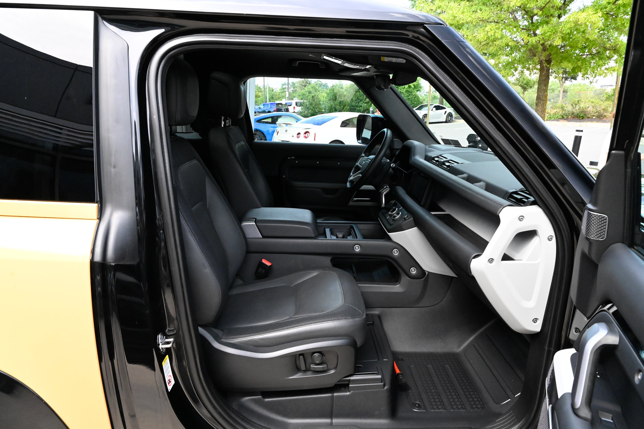 Used 2023 Land Rover Defender 90 X-Dynamic SE AWD/4WD image 43