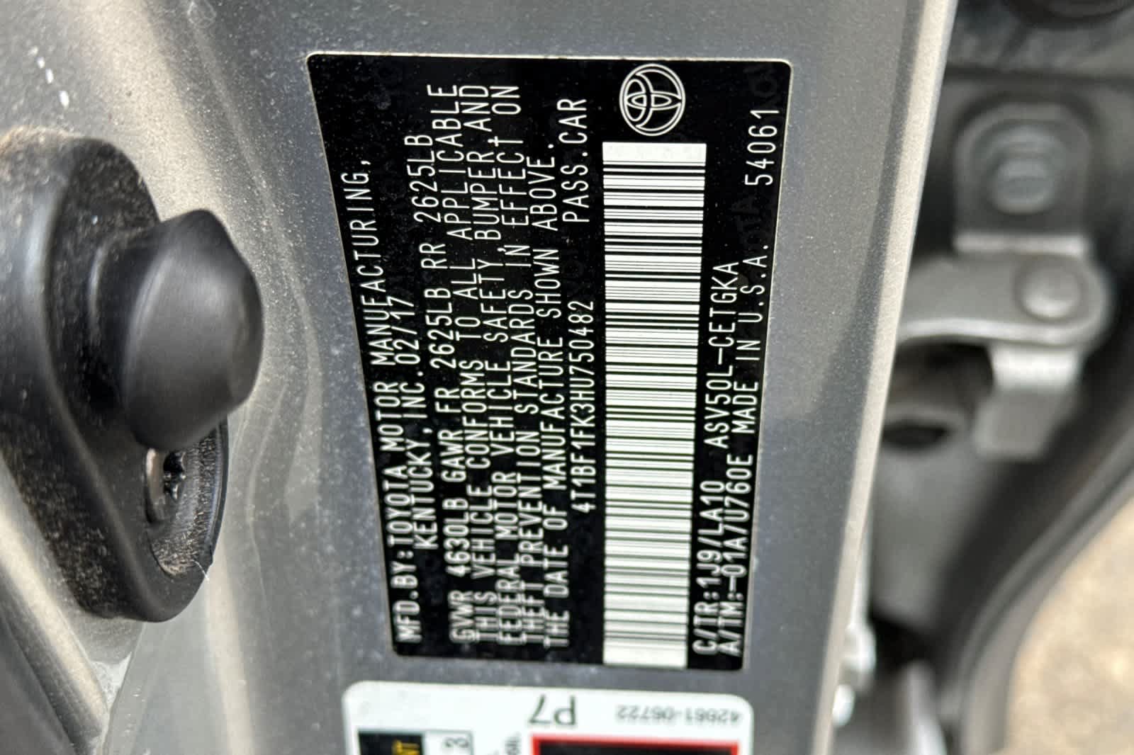Used 2017 Toyota Camry XLE w/ Moonroof Package FWD image 26