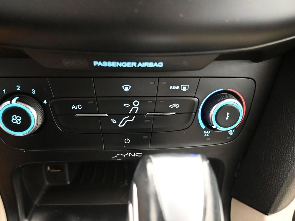 Used 2015 Ford Focus SE image 15