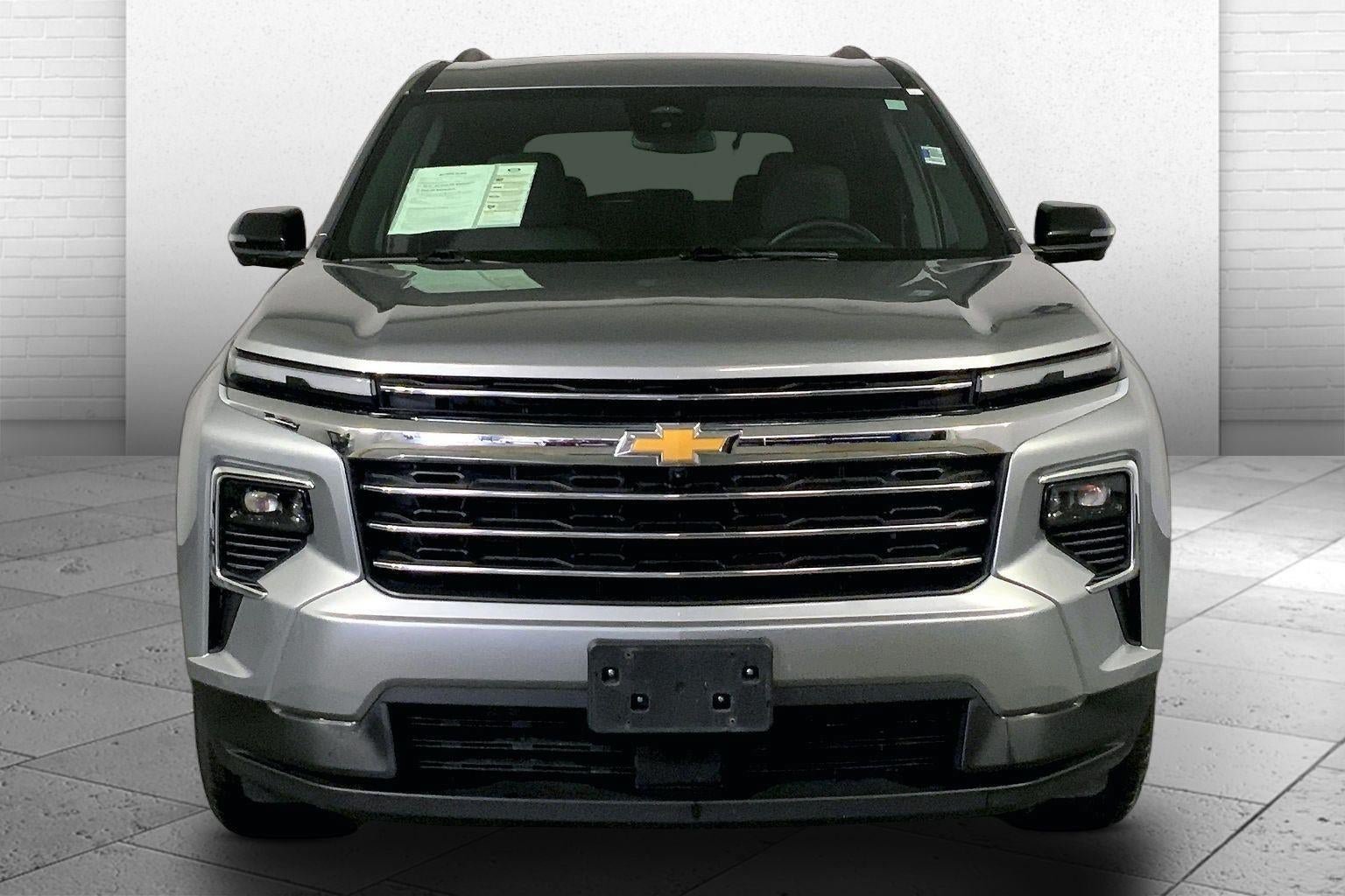 Used 2024 Chevrolet Traverse LT AWD/4WD image 2