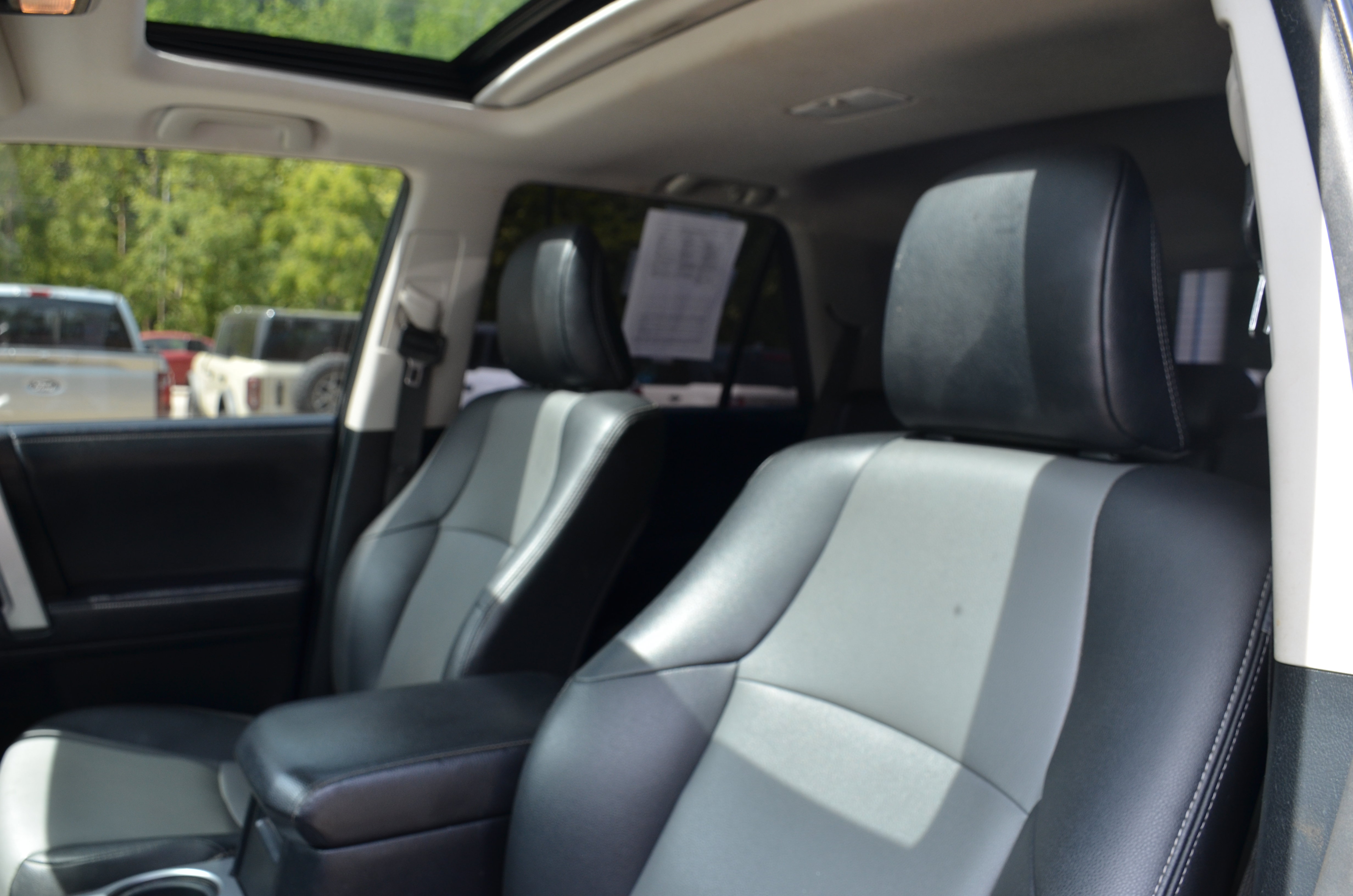 Used 2021 Toyota 4Runner SR5 Premium w/ Moonroof Package AWD/4WD image 32