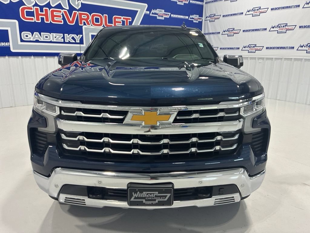 Used 2022 Chevrolet Silverado 1500 LTZ w/ Z71 Off-Road Package AWD/4WD image 10