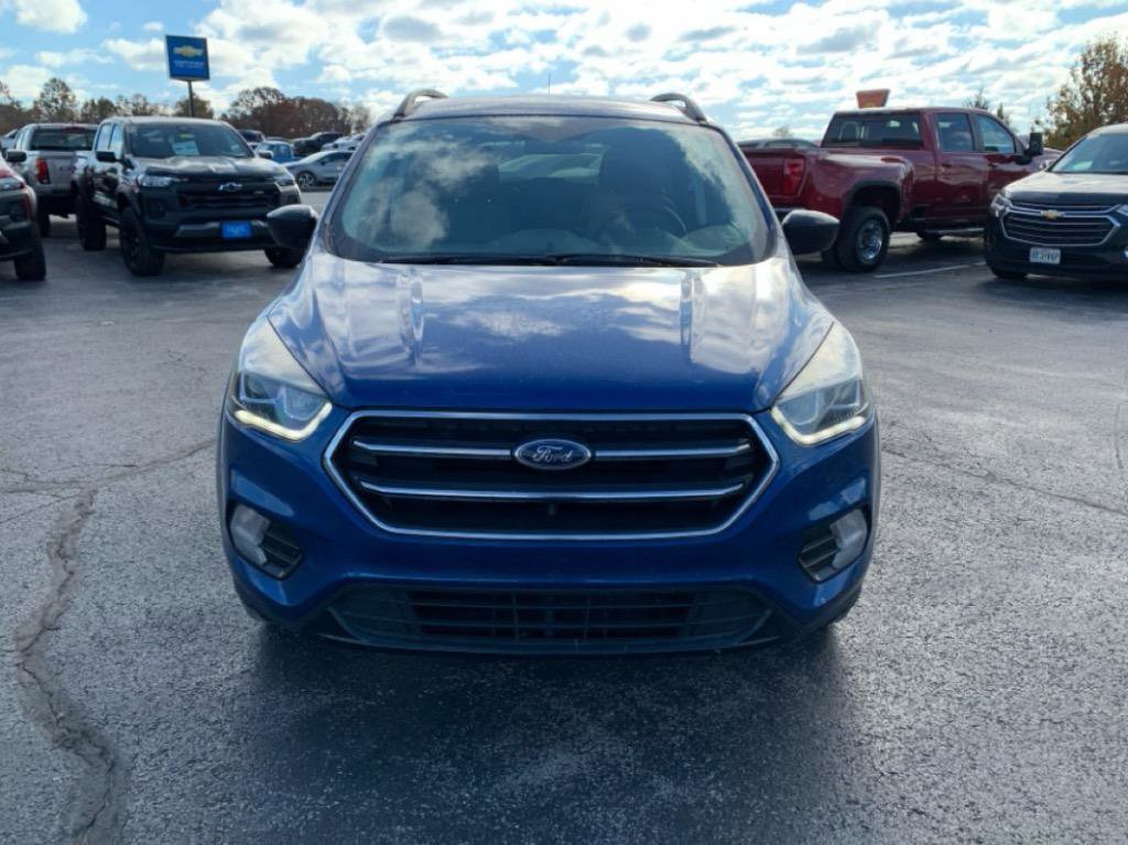 Used 2017 Ford Escape SE w/ SE Sport Appearance Package image 2
