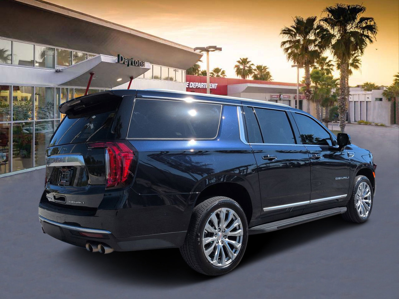 Used 2024 GMC Yukon XL Denali AWD/4WD image 3