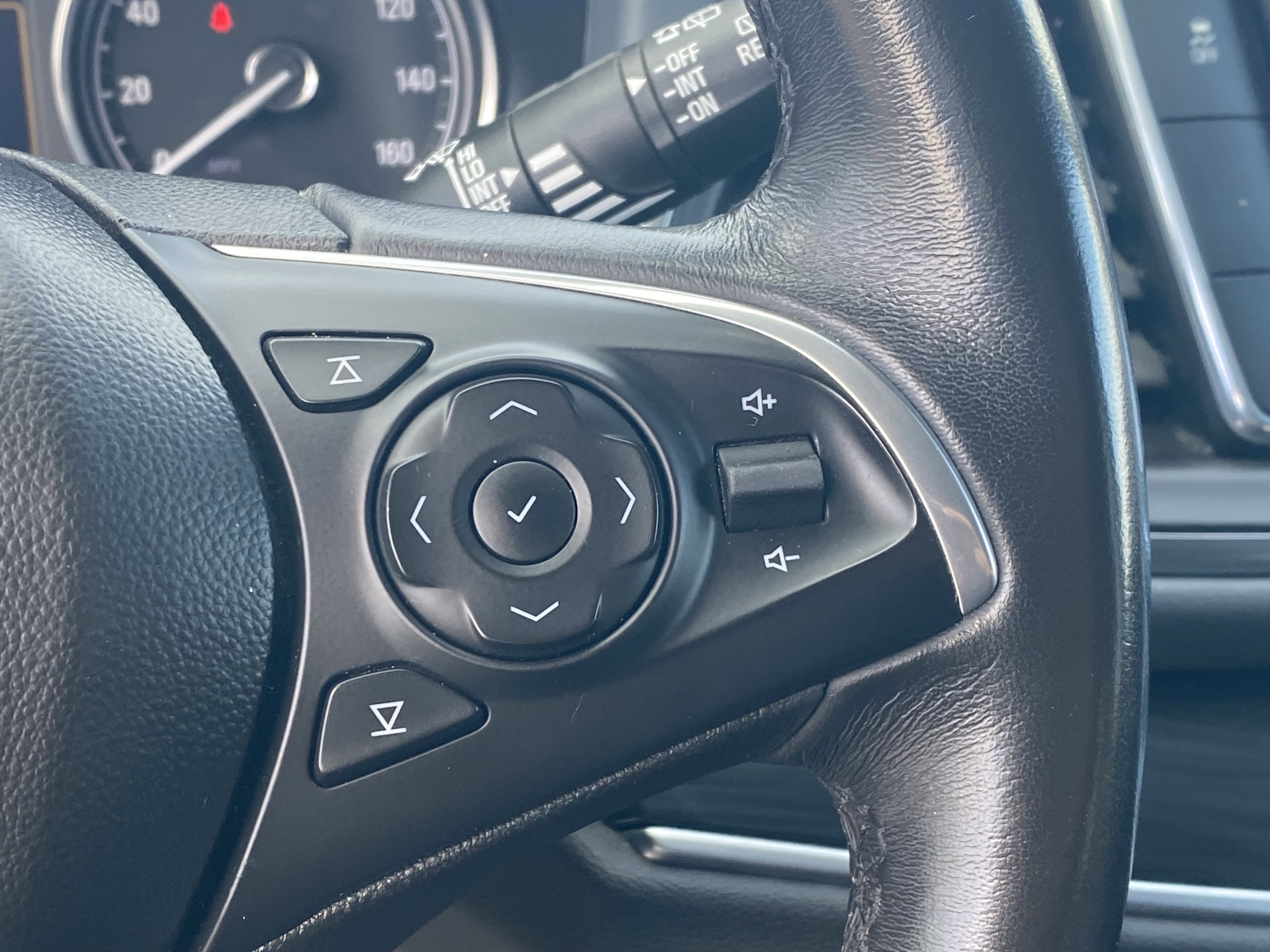 Used 2020 Buick Enclave Essence image 28