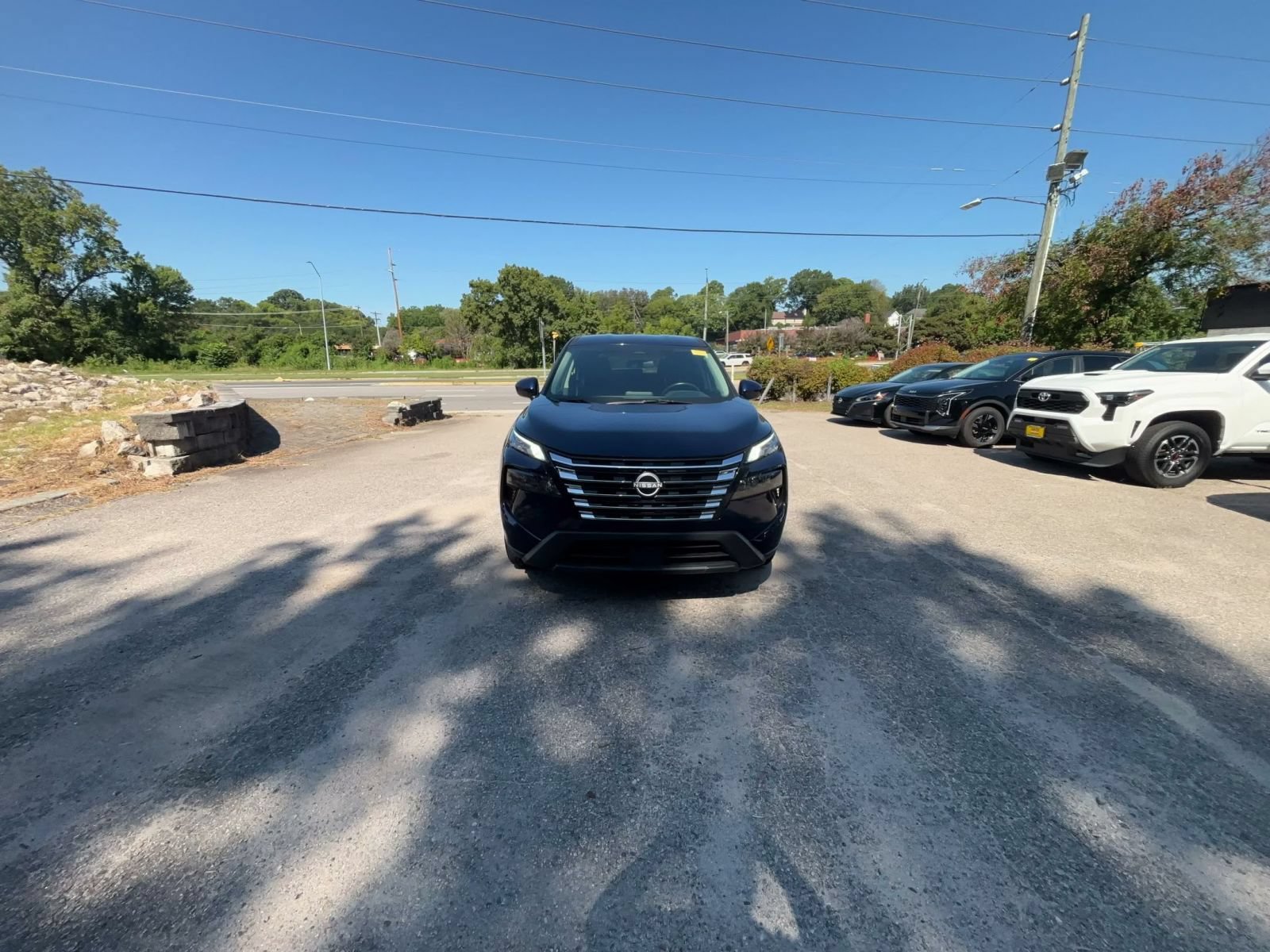 Used 2025 Nissan Rogue SV FWD image 4