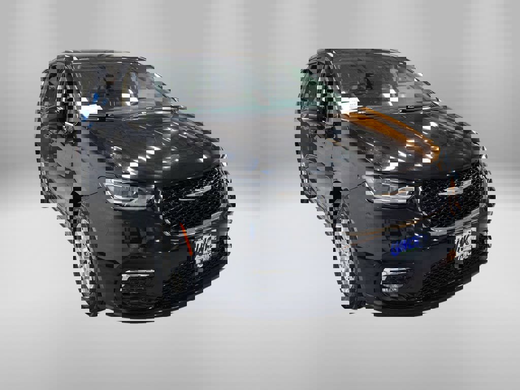 Used 2024 Chrysler Pacifica Touring-L image 8