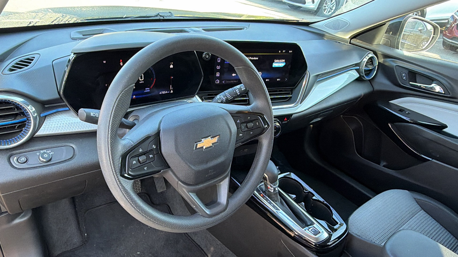 Used 2025 Chevrolet Trax LT FWD image 24