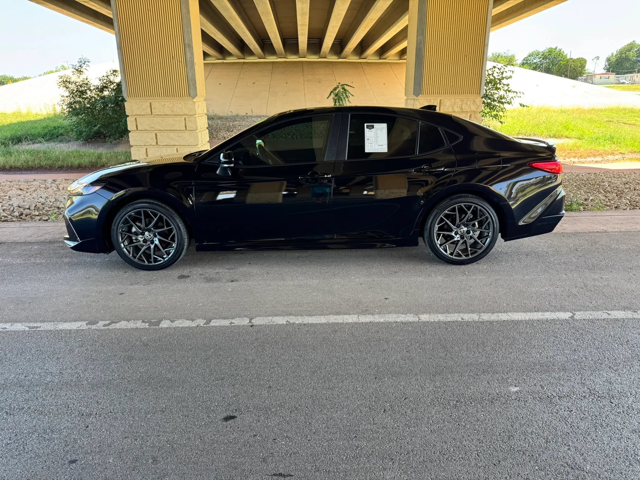 Used 2025 Toyota Camry XSE FWD image 6